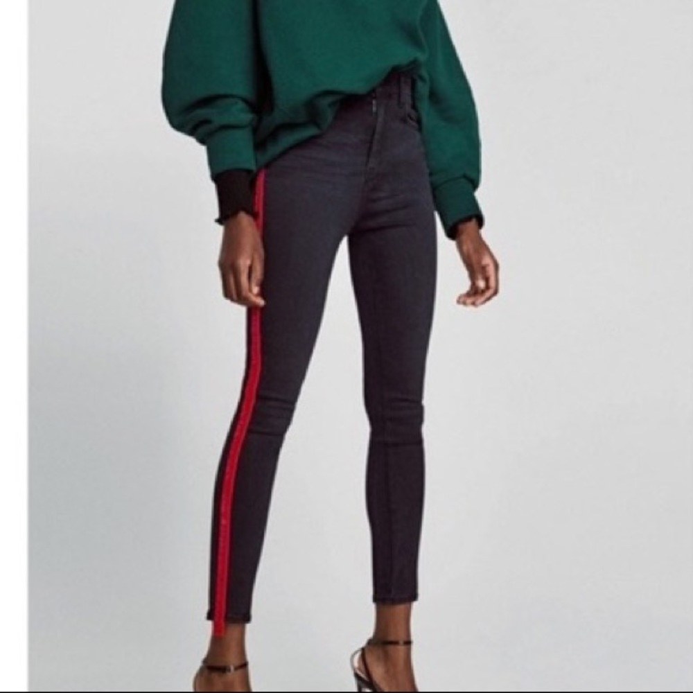 Zara woman highwaisted dark jeans w red stripe